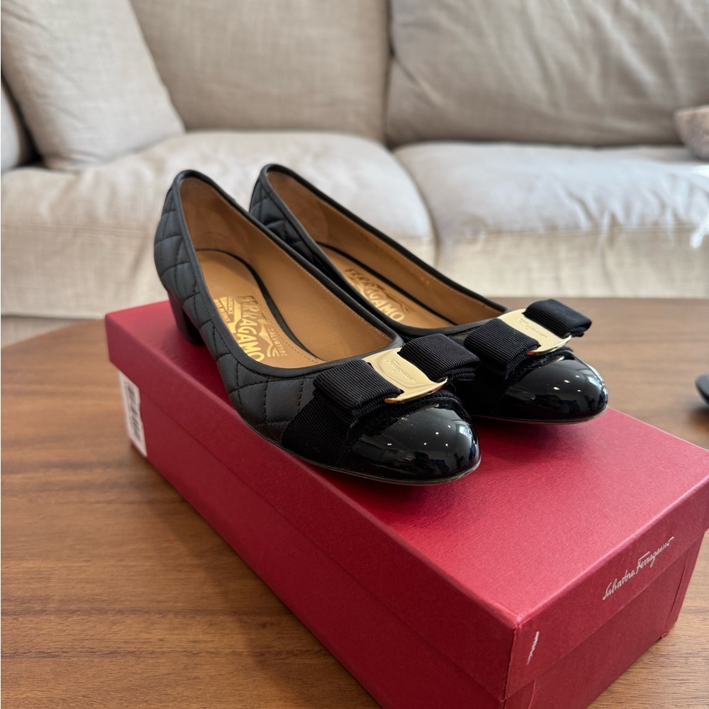 LIKE NEW Ferragamo Vara Quilted Leather Women's Heels